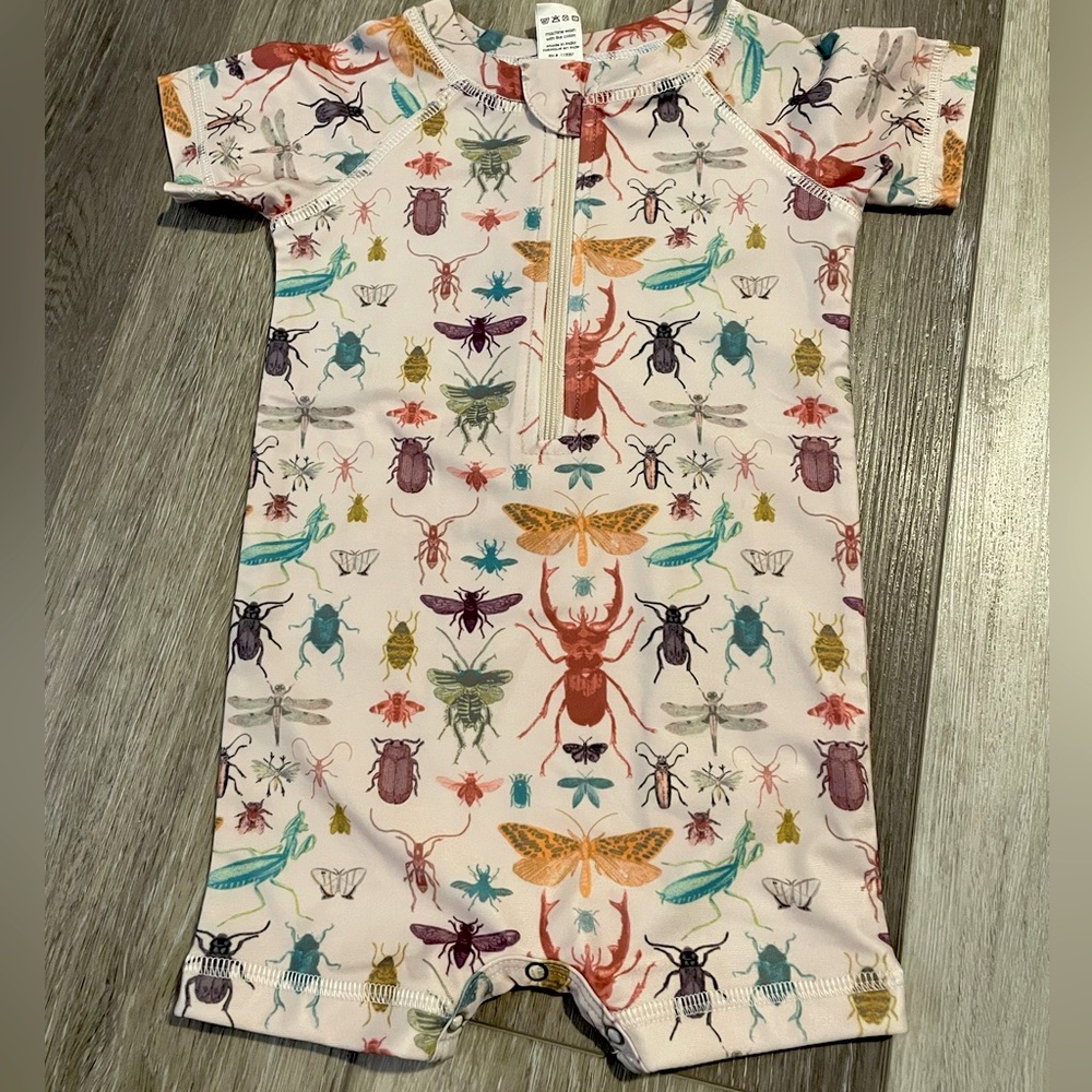 Kate Quinn The Woods Bugs Short Sleeve Zip Front Rashguard Shortie 12-18 months